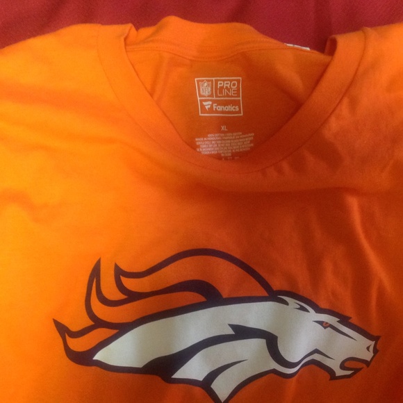 NFL Denver Broncos tshirt - Picture 2 of 3